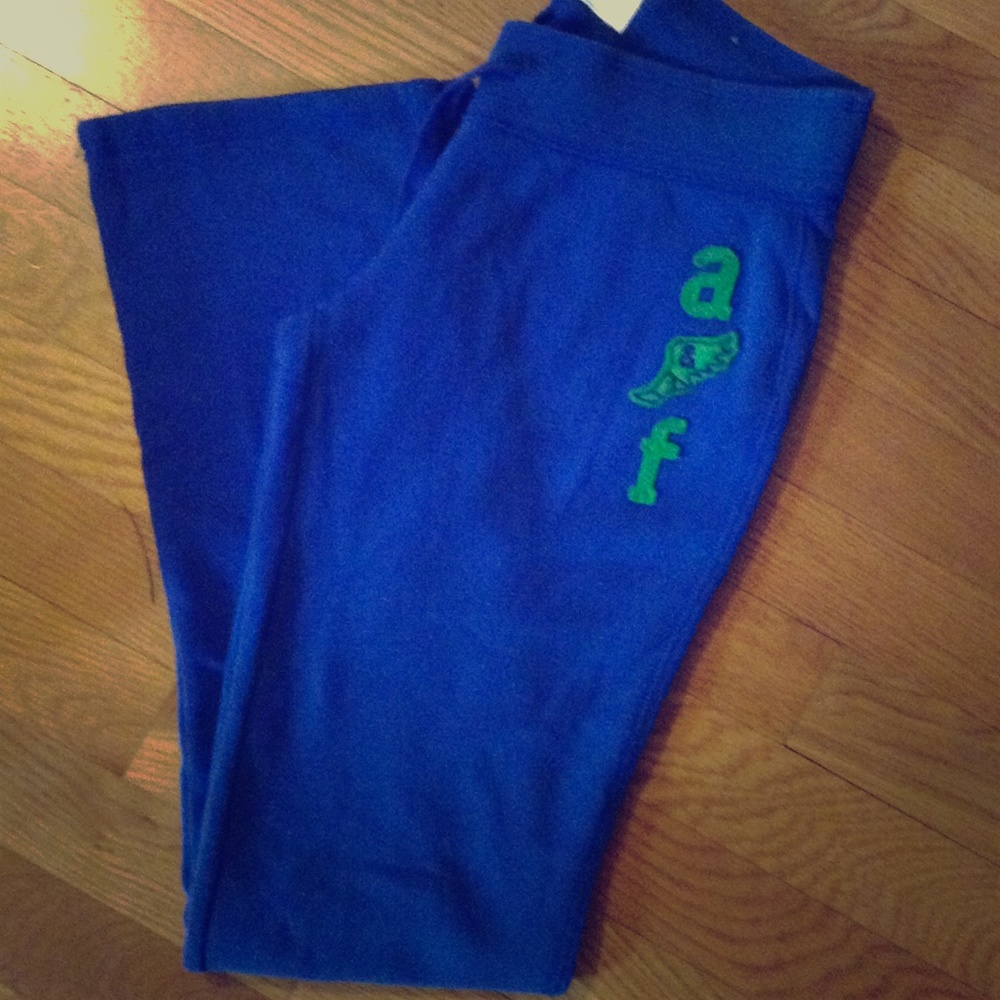 A&F Sweatpants t&f logo